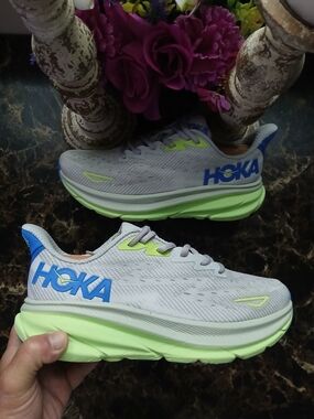 Hoka One Clifton 9 Comfort/Athletic Medical Field Shoes Size 9 Men/10.5 Women